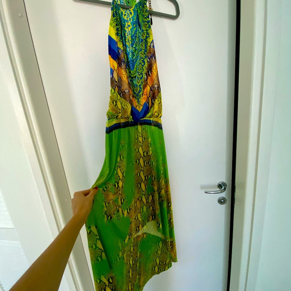 Gorgeous and unique dress. Super bright and outstanding